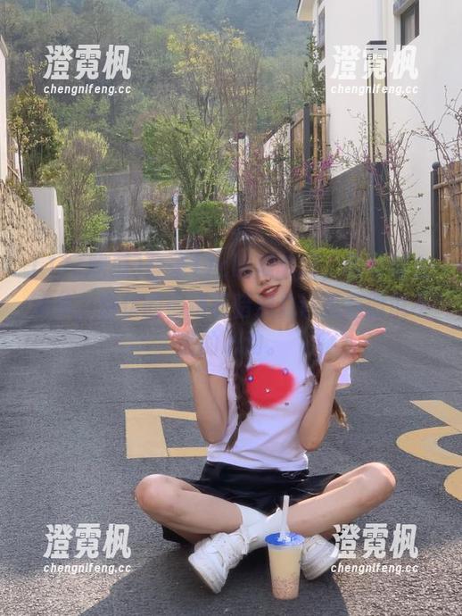登录17c吃瓜翻翻，哪有那么简单，潜伏的情绪和暗流总让人有股说不出的心动。