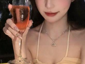苹果版“51黑料网”：是吃瓜还是被瓜，快来感受一下这波操作！