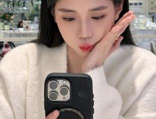 五一吃瓜发布这款APP，下载时小心别把手机拖下水哦～