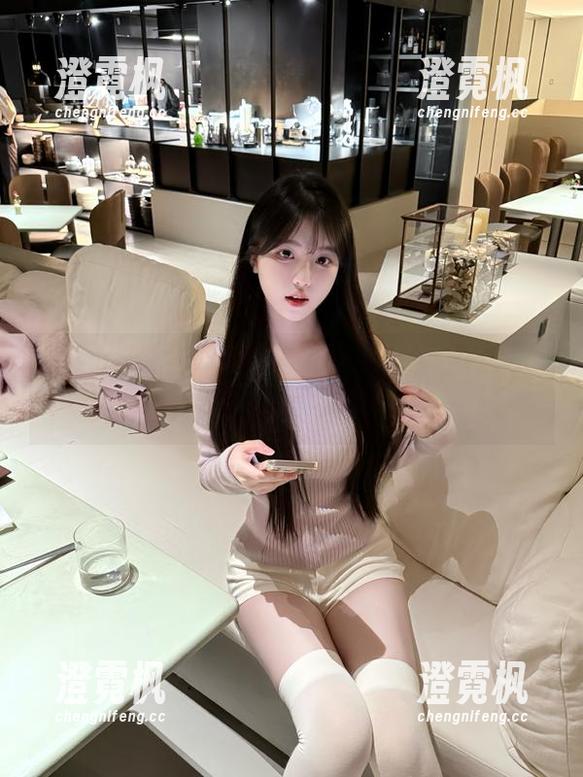 黑料吃瓜网导航：反差之美有时就藏在“正能量”里。