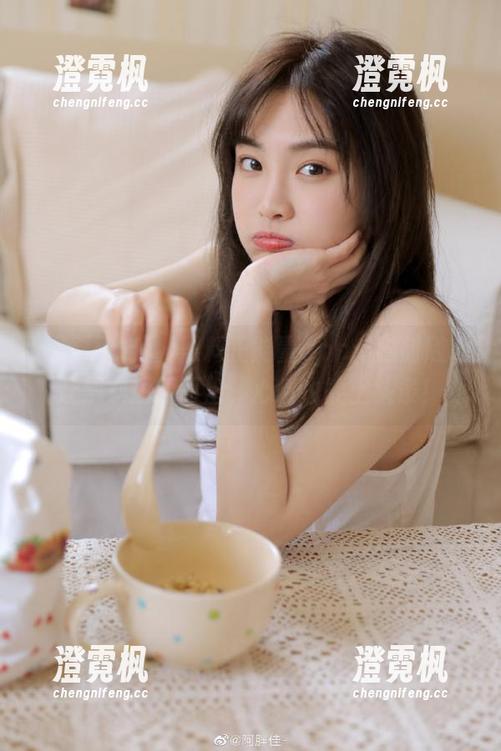 黑料正能量app：随时随地让黑料脱颖而出，心情也能上头条！