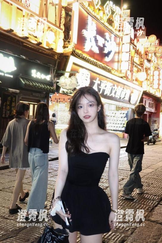 黑料网 一出新素材!最新黑料网的在线观看免费版,低调得我都不想让人知道我在追!